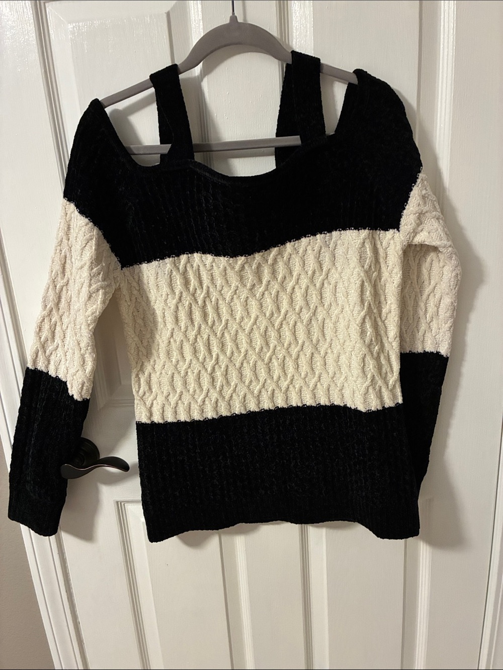 VENUS Black and Cream Cable-Knit Off-the-Shoulder Sweater Tank NWOT